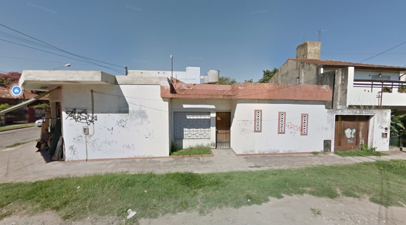 Casa con local en Paso del Rey centro