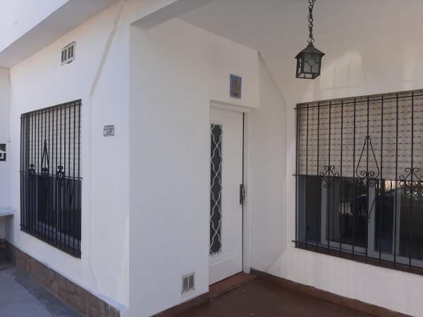 Casa con dos ambientes en Moreno