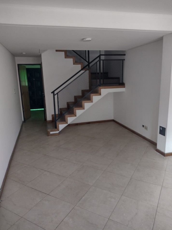 Duplex 3 ambientes en Paso del Rey, Moreno