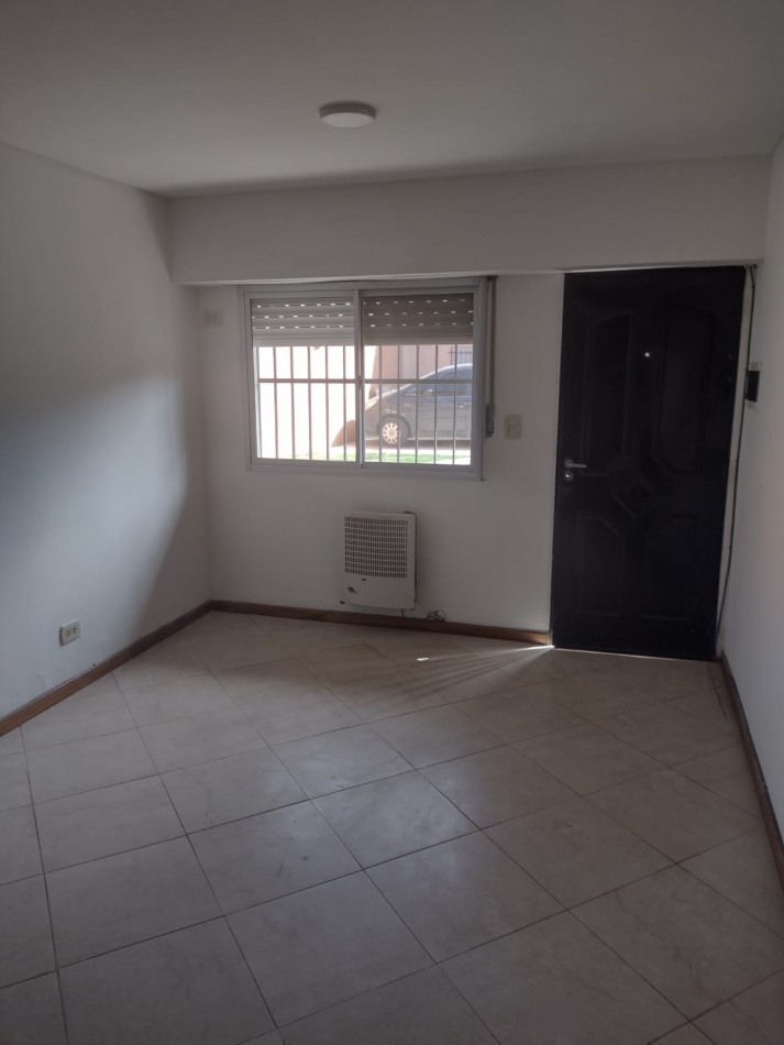 Duplex 3 ambientes en Paso del Rey, Moreno