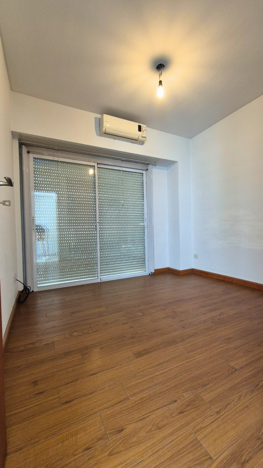 DEPARTAMENTO CON GARAGE Y BALCON EN MORENO CENTRO