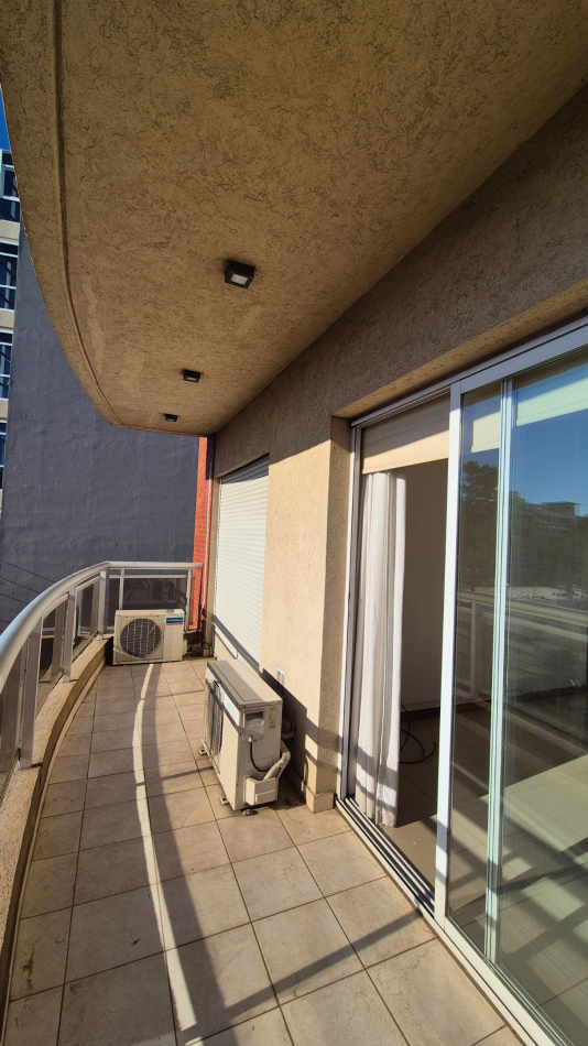 DEPARTAMENTO CON GARAGE Y BALCON EN MORENO CENTRO