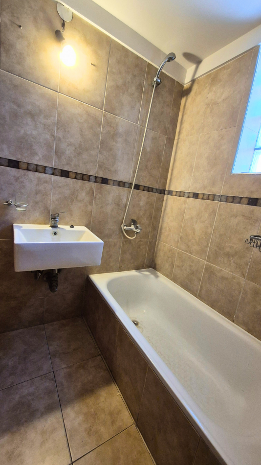 DEPARTAMENTO CON GARAGE Y BALCON EN MORENO CENTRO