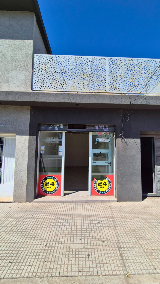 LOCAL SOBRE AVENIDA BARTOLOME MITRE EN PASO DEL REY CENTRO