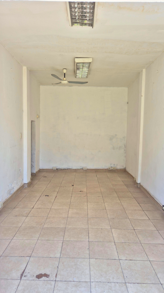 LOCAL SOBRE AVENIDA BARTOLOME MITRE EN PASO DEL REY CENTRO