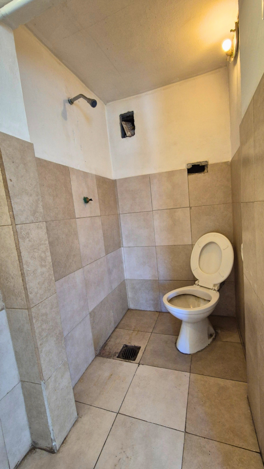 LOCAL SOBRE AVENIDA BARTOLOME MITRE EN PASO DEL REY CENTRO