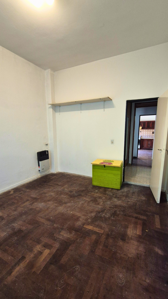 Hermosa propiedad con ubicacion estrategia sobre calle Joly en Moreno. 