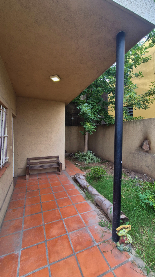 CASA DE DOS DORMITORIOS EN PASO DEL REY CENTRO