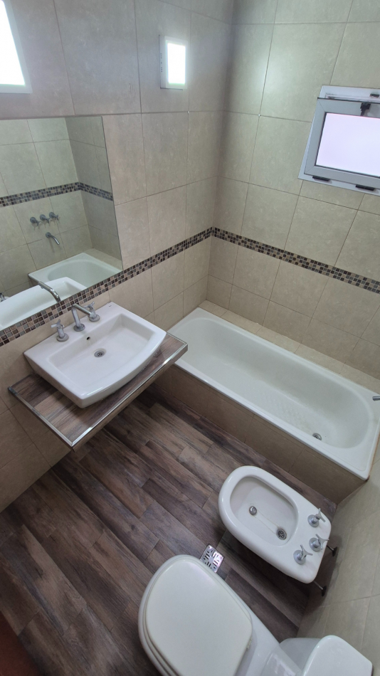 CASA DE DOS DORMITORIOS EN PASO DEL REY CENTRO