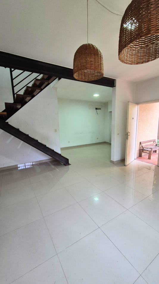 CASA DE DOS DORMITORIOS EN PASO DEL REY CENTRO