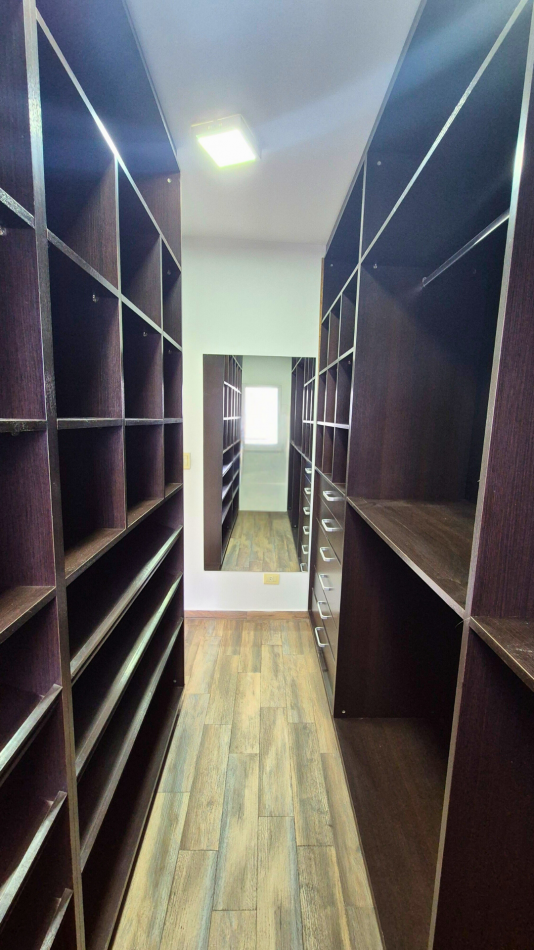 CASA DE DOS DORMITORIOS EN PASO DEL REY CENTRO