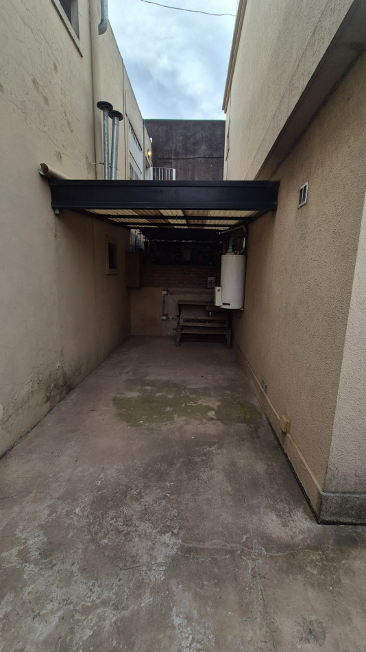 CASA DE DOS DORMITORIOS EN PASO DEL REY CENTRO