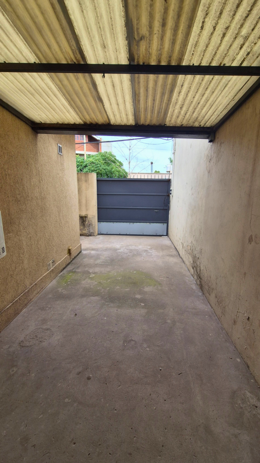 CASA DE DOS DORMITORIOS EN PASO DEL REY CENTRO