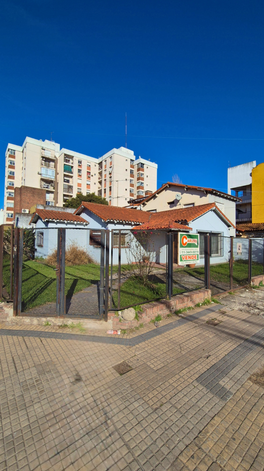 Fraccion en esquina Av. Piovano y Saavedra -  CU1 | FOS 0.6 y FOT 3 | Moreno Centro