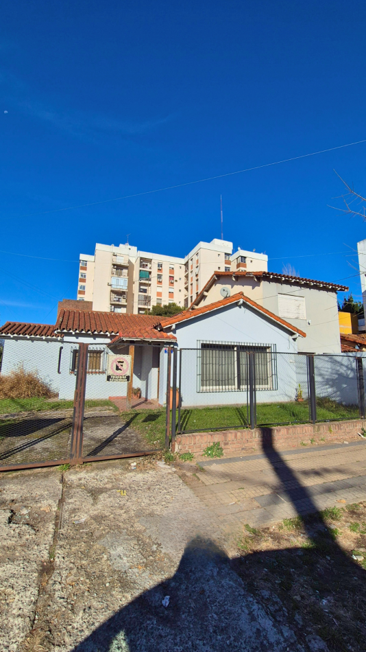 Fraccion en esquina Av. Piovano y Saavedra -  CU1 | FOS 0.6 y FOT 3 | Moreno Centro