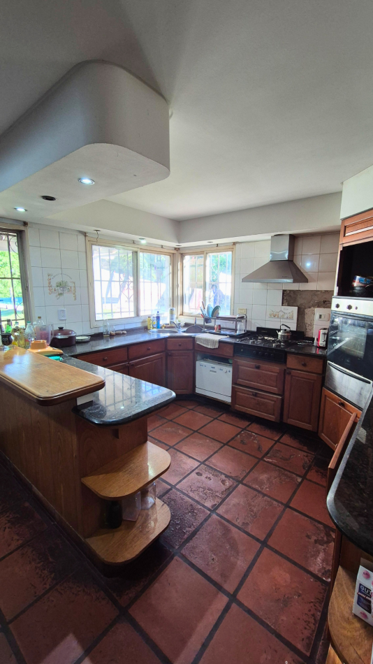 EXCEPCIONAL PROPIEDAD DE 2.000 M² A METROS DE AV. VICTORICA Y ACCESO OESTE | Oportunidad Desarrollos (FOT 1.4) |