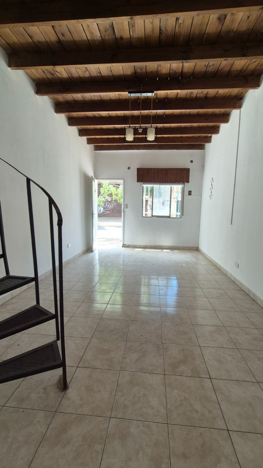 Departamento de 1 dormitorio c patio en Villa Zapiola
