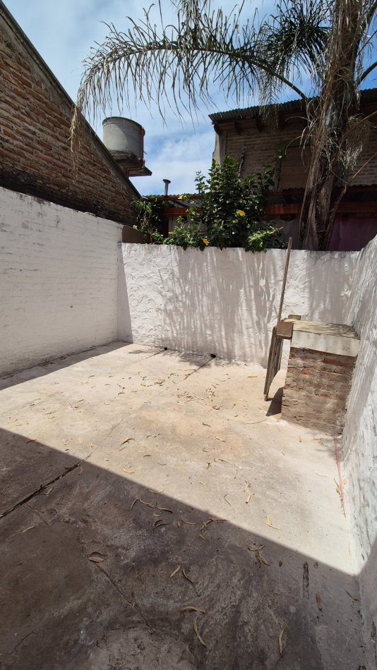 Departamento de 1 dormitorio c patio en Villa Zapiola