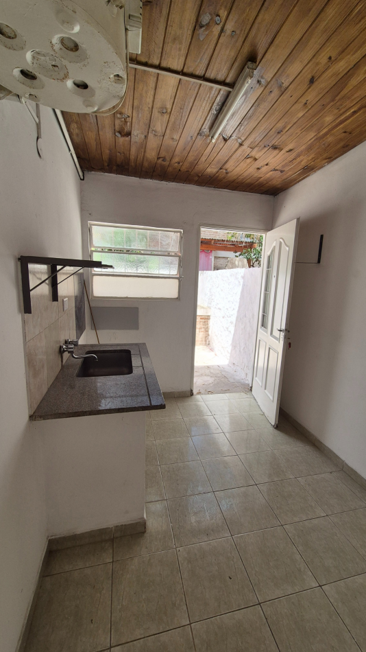 Departamento de 1 dormitorio c patio en Villa Zapiola
