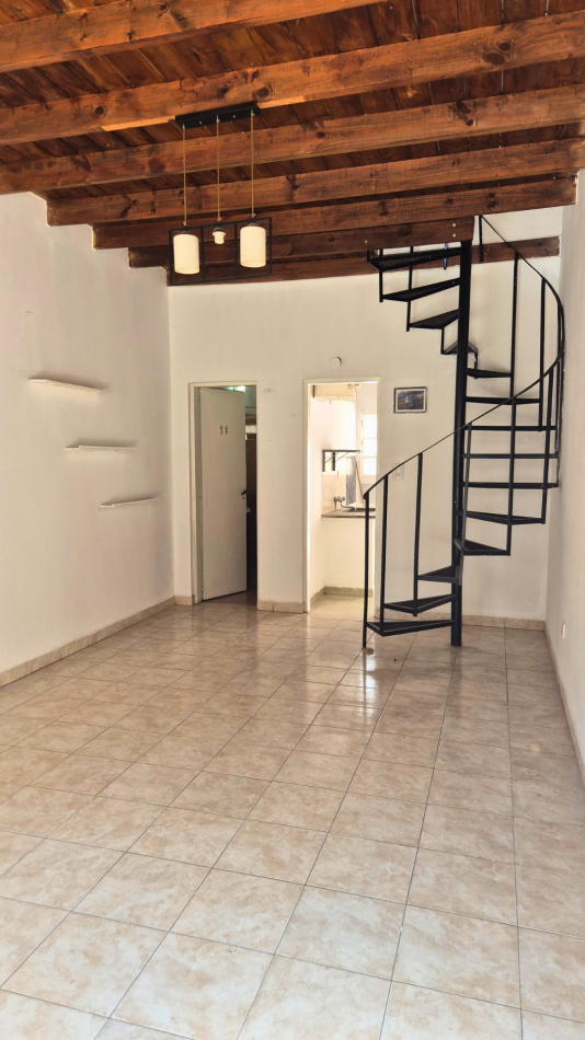 Departamento de 1 dormitorio c patio en Villa Zapiola