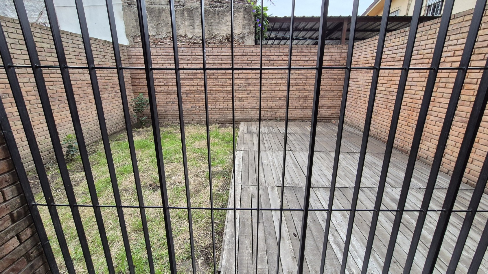 Alquiler de monoambiente con Patio en Moreno cerca de Acceso Oeste