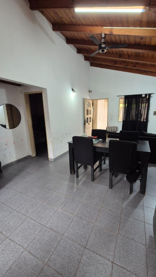 Venta Casa 3 Ambientes con Cochera y local en La Quebrada