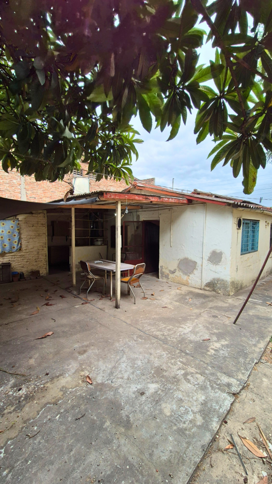 Venta Casa sobre Lote de 10x24 en el Corazon de Paso del Rey Centro