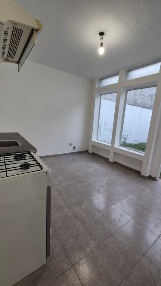 Alquiler Duplex 3 Ambientes con Cochera y Patio, sin expensas en Paso del Rey Centro