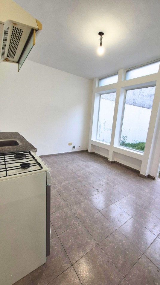 Alquiler Duplex 3 Ambientes con Cochera y Patio, sin expensas en Paso del Rey Centro