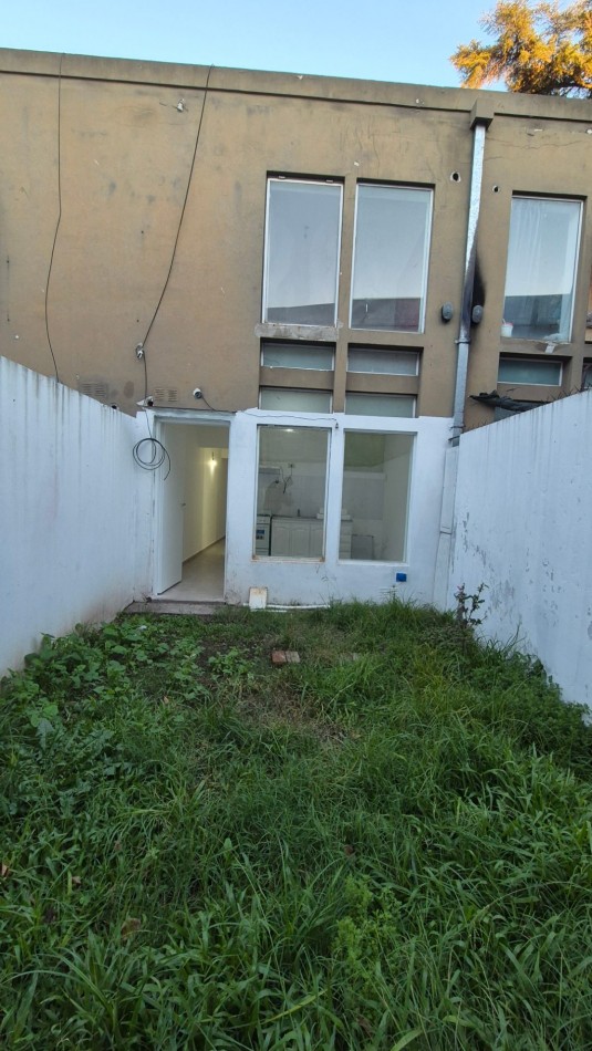 Alquiler Duplex 3 Ambientes con Cochera y Patio, sin expensas en Paso del Rey Centro