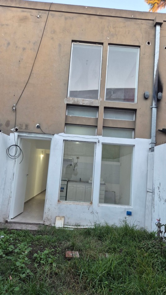 Alquiler Duplex 3 Ambientes con Cochera y Patio, sin expensas en Paso del Rey Centro
