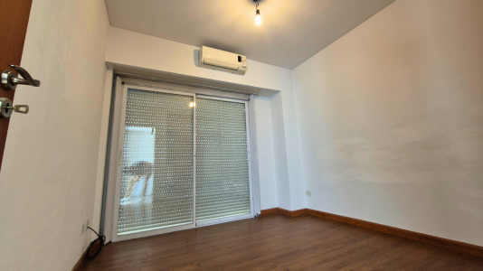 DEPARTAMENTO CON GARAGE Y BALCON EN MORENO CENTRO
