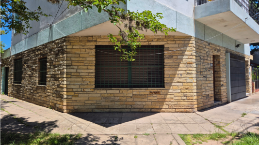 Hermosa propiedad con ubicacion estrategia sobre calle Joly en Moreno. 