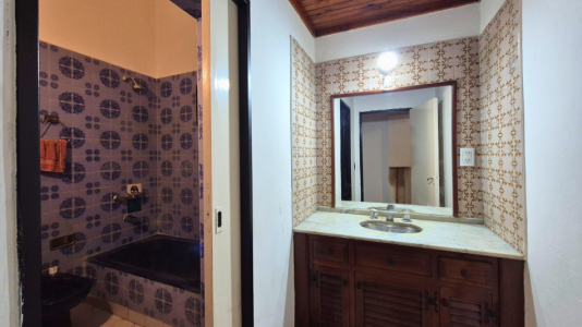 Hermosa propiedad con ubicacion estrategia sobre calle Joly en Moreno. 