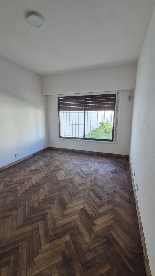 CASA 2 DORMITORIOS CON PARQUE Y QUINCHO