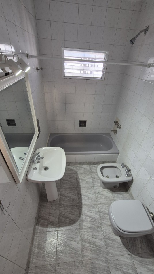 CASA 2 DORMITORIOS CON PARQUE Y QUINCHO