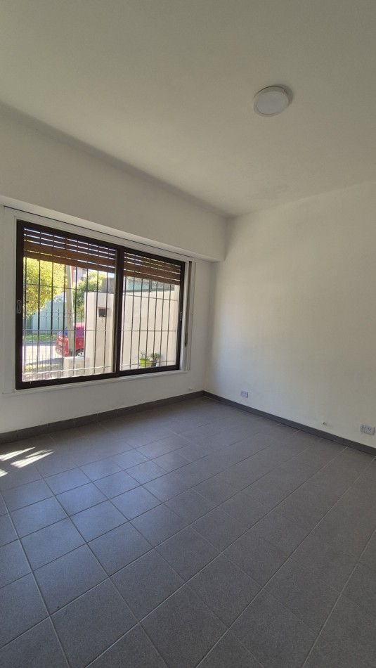 CASA 2 DORMITORIOS CON PARQUE Y QUINCHO