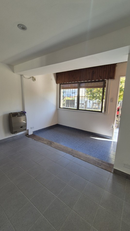 CASA 2 DORMITORIOS CON PARQUE Y QUINCHO