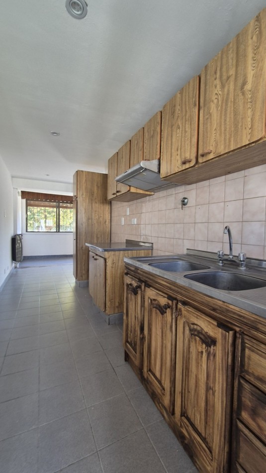 CASA 2 DORMITORIOS CON PARQUE Y QUINCHO