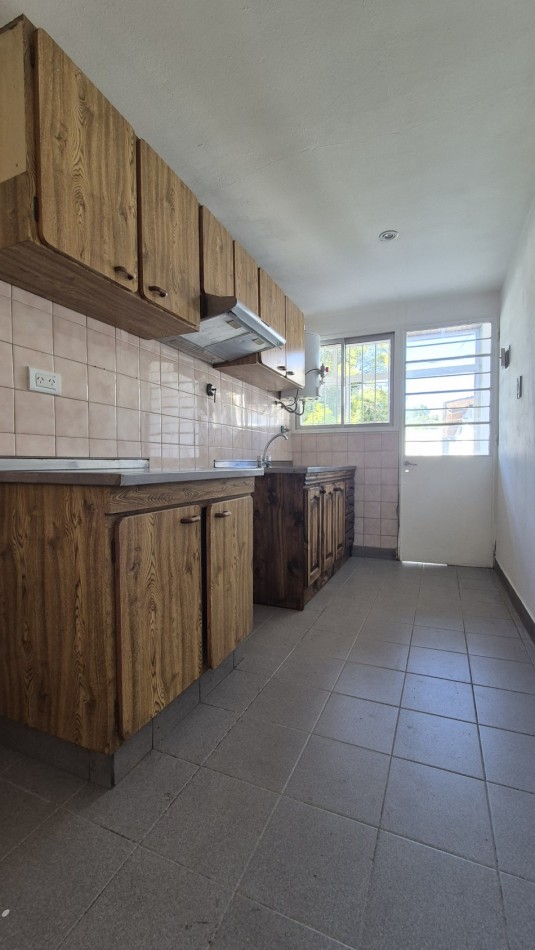 CASA 2 DORMITORIOS CON PARQUE Y QUINCHO