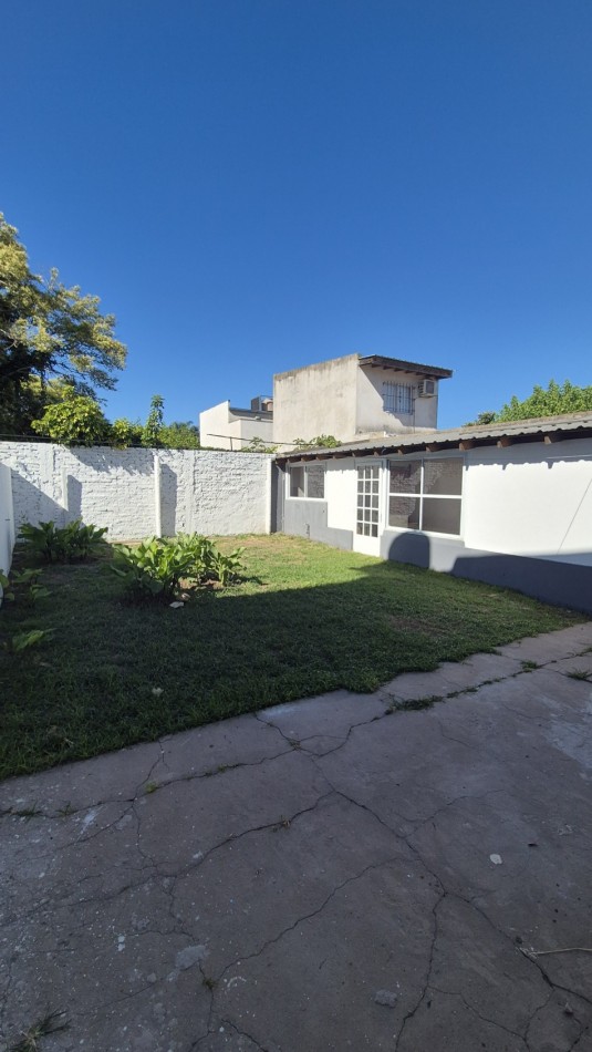 CASA 2 DORMITORIOS CON PARQUE Y QUINCHO