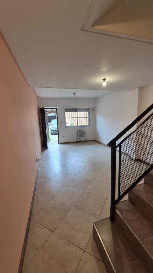Duplex 3 ambientes en Paso del Rey, Moreno