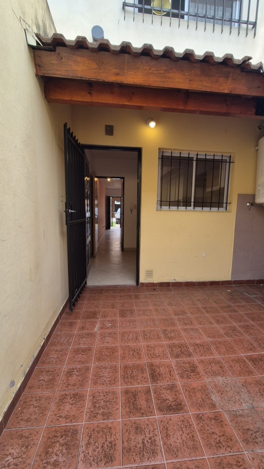 Duplex 3 ambientes en Paso del Rey, Moreno