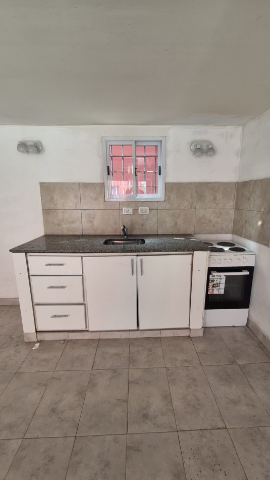 Alquiler Depto 2 Ambientes |  Cochera | La Reja Centro  |  Sin expensas. 