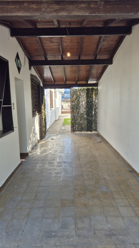 CASA EN ALQUILER CON GRAN PARQUE, QUINCHO Y UBICACION INMEJORABLE