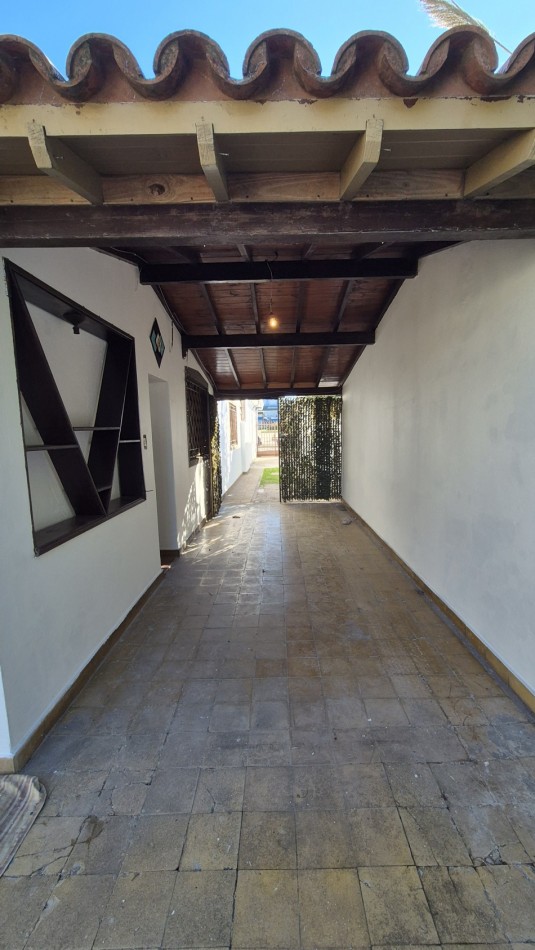 CASA EN ALQUILER CON GRAN PARQUE, QUINCHO Y UBICACION INMEJORABLE