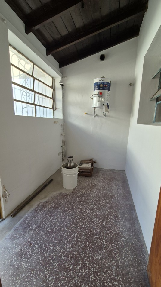 CASA EN ALQUILER CON GRAN PARQUE, QUINCHO Y UBICACION INMEJORABLE