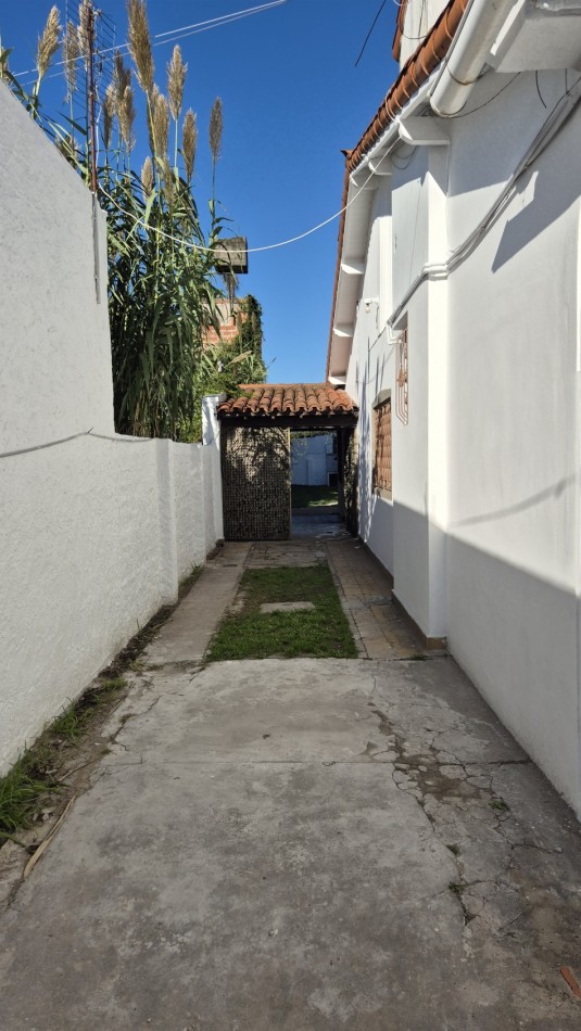 CASA EN ALQUILER CON GRAN PARQUE, QUINCHO Y UBICACION INMEJORABLE