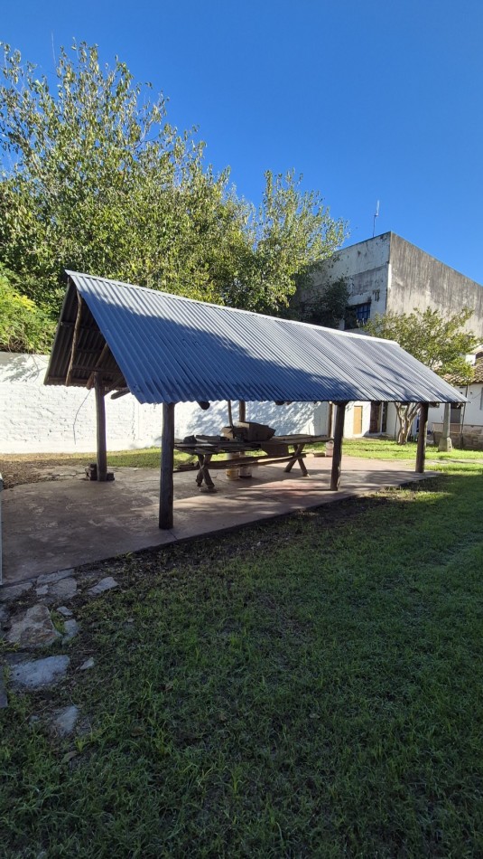 CASA EN ALQUILER CON GRAN PARQUE, QUINCHO Y UBICACION INMEJORABLE