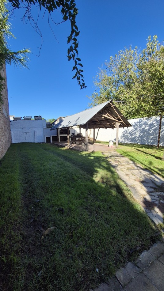 CASA EN ALQUILER CON GRAN PARQUE, QUINCHO Y UBICACION INMEJORABLE